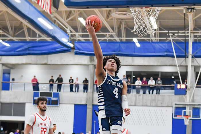 Photo by Earl Ebensteiner